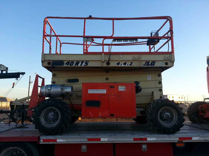 2003 Scissorlift Red